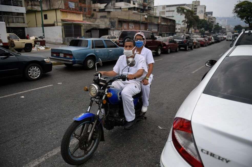 Según Human Rights Watch, médicos y profesionales de salud en Venezuela han denunciado persecuciones por parte del gobierno.