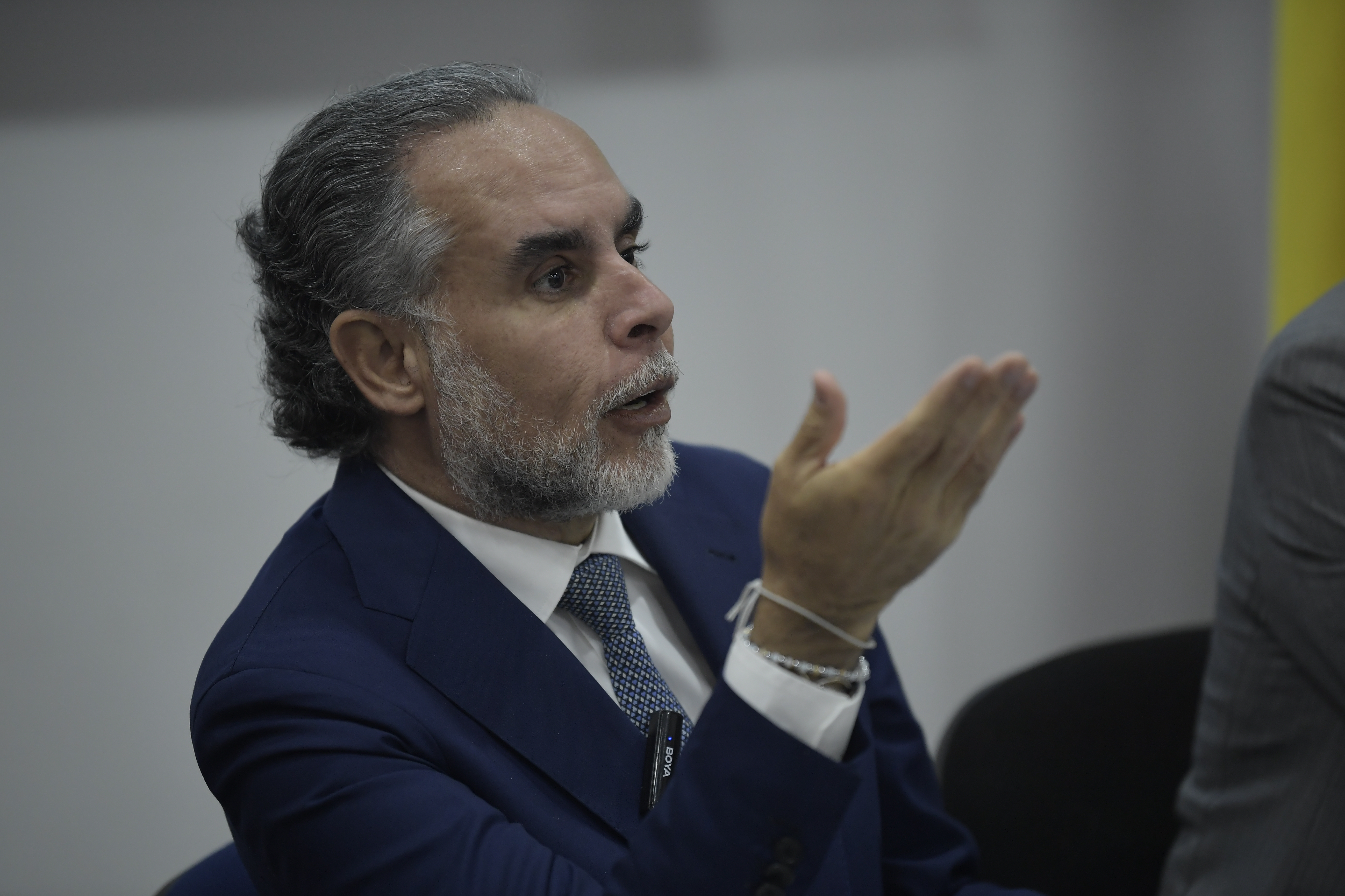 Ministro del Interior, durante la presentación de la consulta popular y algunas de las preguntas de esta.
