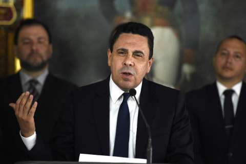 CIA, Colombia y México quieren derrocar a Maduro: canciller de Venezuela