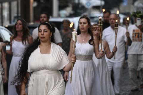 A los pies del monte Olimpo, celebran el legado de la antigua Grecia
