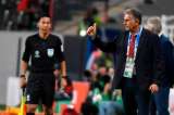 Entre Queiroz y Reyes está el técnico de la selección