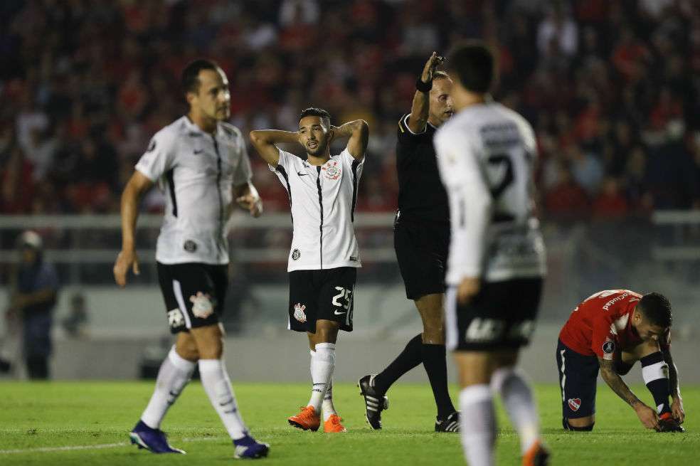 Corinthians venció 1-0 a Independiente. / EFE