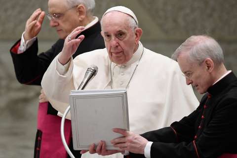 El papa Francisco pide rezar por éxito de la cumbre de cambio climático