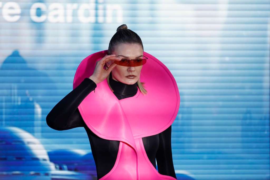 Paris (France), 07/10/2025.- A model presents a creation from the Spring/Summer 2026 collection by Italian designer Rodrigo Basilicati for the Pierre Cardin fashion house during the Paris Fashion Week, in Paris, France, 07 October 2025. The presentation of the women's ready-to-wear collections runs from 29 September to 07 October 2025. (Moda, Francia) EFE/EPA/YOAN VALAT