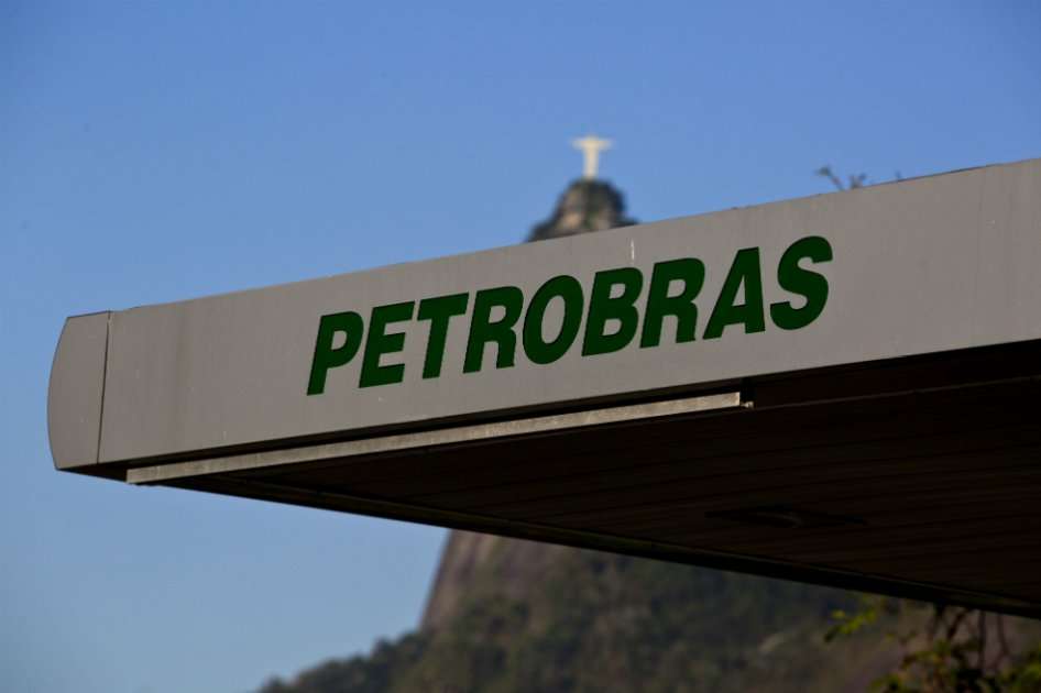 Petrobrás, envuelta en actos de corrupción, registra grandes pérdidas en ejercicio de 2015. / Bloomberg News