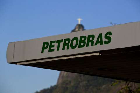 Petrobras sufrió pérdidas históricas en 2015