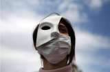 Afectados por la pandemia, artistas "invisibles" suben al escenario para protestar en Grecia