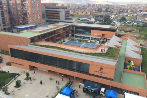Distrito entrega colegio La Felicidad, el primero de 30 que espera construir