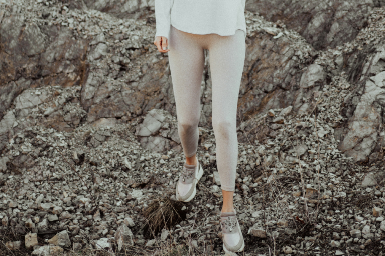 ¿Cómo combinar un pantalón beige? Estos son 3 ideas de outfit para mujeres