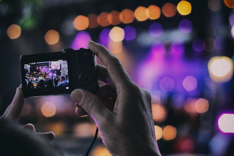 Tomar una foto podría hacerle recordar más el momento