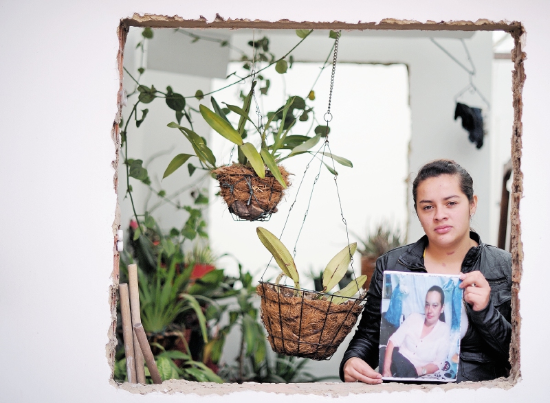 Leidy Johana Gómez, de 20 años, pide que el feminicidio de su mamá no quede impune. / Mauricio Alvarado - El Espectador