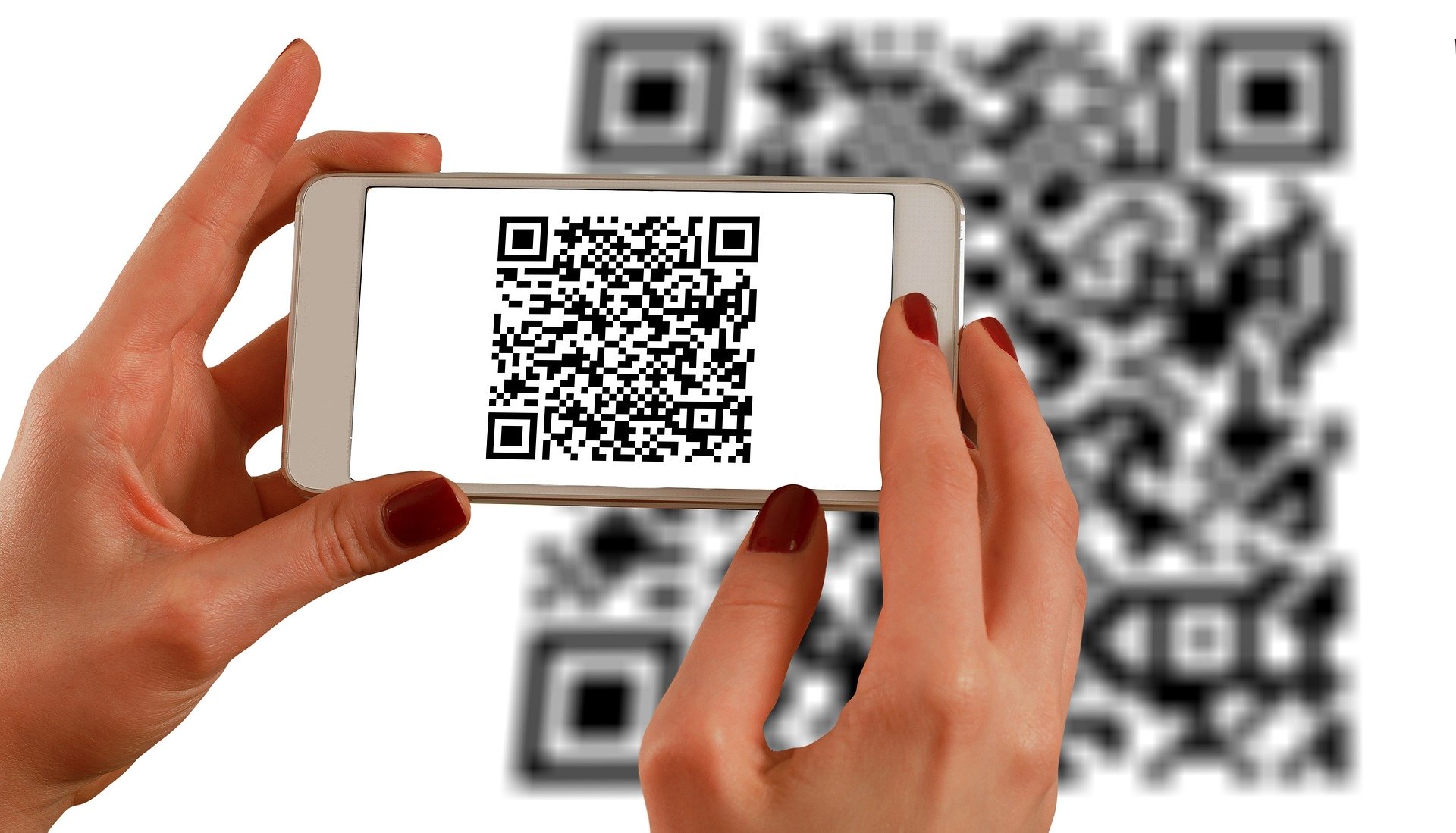 En la nueva normalidad aumentará el uso de tecnología asociada al uso de códigos QR para acceder a información.
