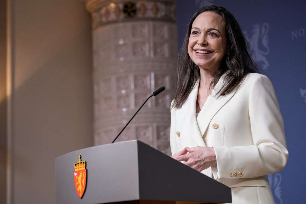 Oslo (Norway), 11/12/2025.- Nobel Peace Prize laureate Maria Corina Machado speaks during a press conference with Norway's Prime Minister Jonas Gahr Store (not pictured) at the government's representative facilities in Oslo, Norway, 11 December 2025. She received the Nobel Peace Prize 2025 for her tireless work promoting democratic rights for the people of Venezuela and for her struggle to achieve a just and peaceful transition from dictatorship to democracy. Due to the situation in Venezuela, she was unable to attend the award ceremony. (Noruega) EFE/EPA/STIAN LYSBERG SOLUM NORWAY OUT