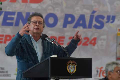 Petro saca a sus adeptos a las calles para presionar decisiones sobre reforma pensional
