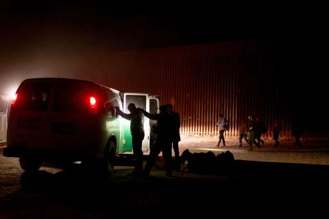 Biden intenta darle la vuelta a la política migratoria; esto es lo que ofrece