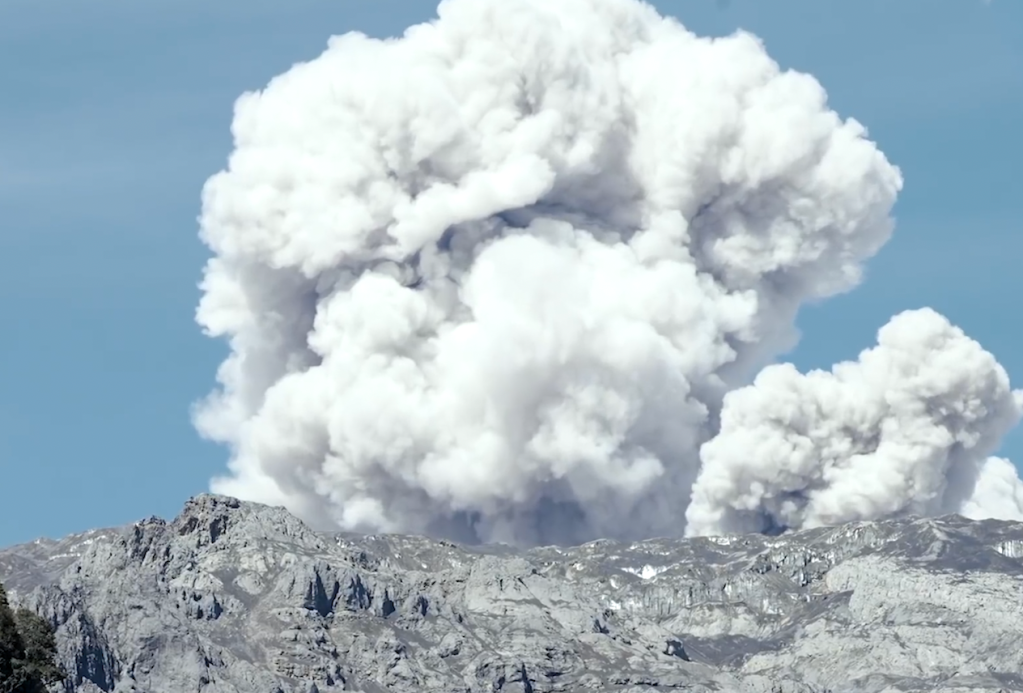 Nevado del Ruiz, del video Volcán nevado del Ruiz y los vecinos de la ceniza
