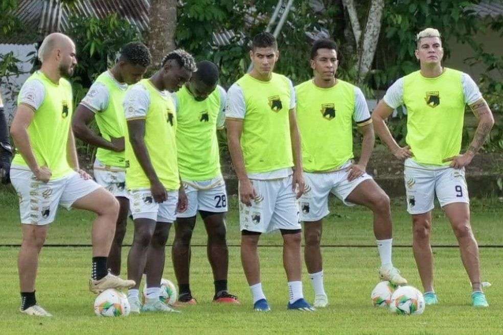 Plantel de Llaneros en un entrenamiento de pretemporada.