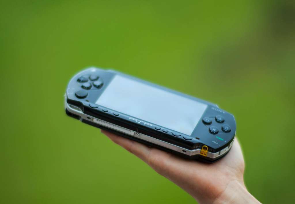 La PlayStation Portable (PSP) fue la segunda consola portátil en la historia de Sony, después de la PlayStation Pocket.