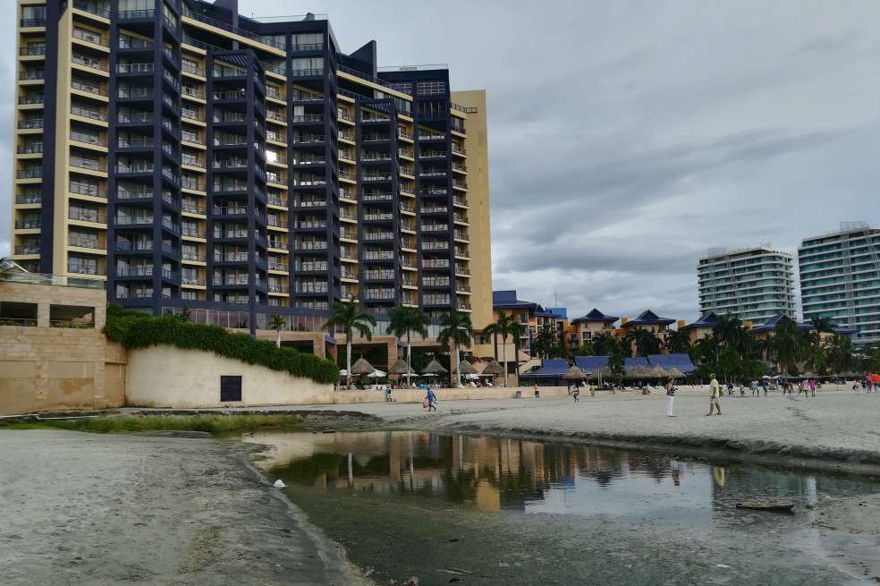 Vertimiento frente al Hotel Zuana en Santa Marta. Fotografía de octubre de 2017.