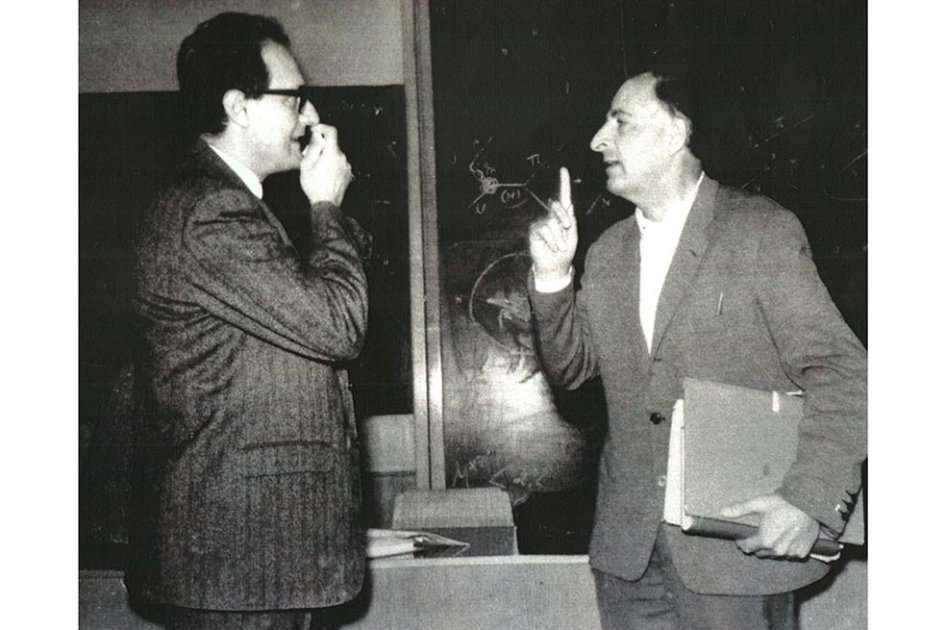 El científico Carlo Franzinetti (izquierda) y el físico italiano Bruno Pontecorvo (derecha. ) / Wikipedia.