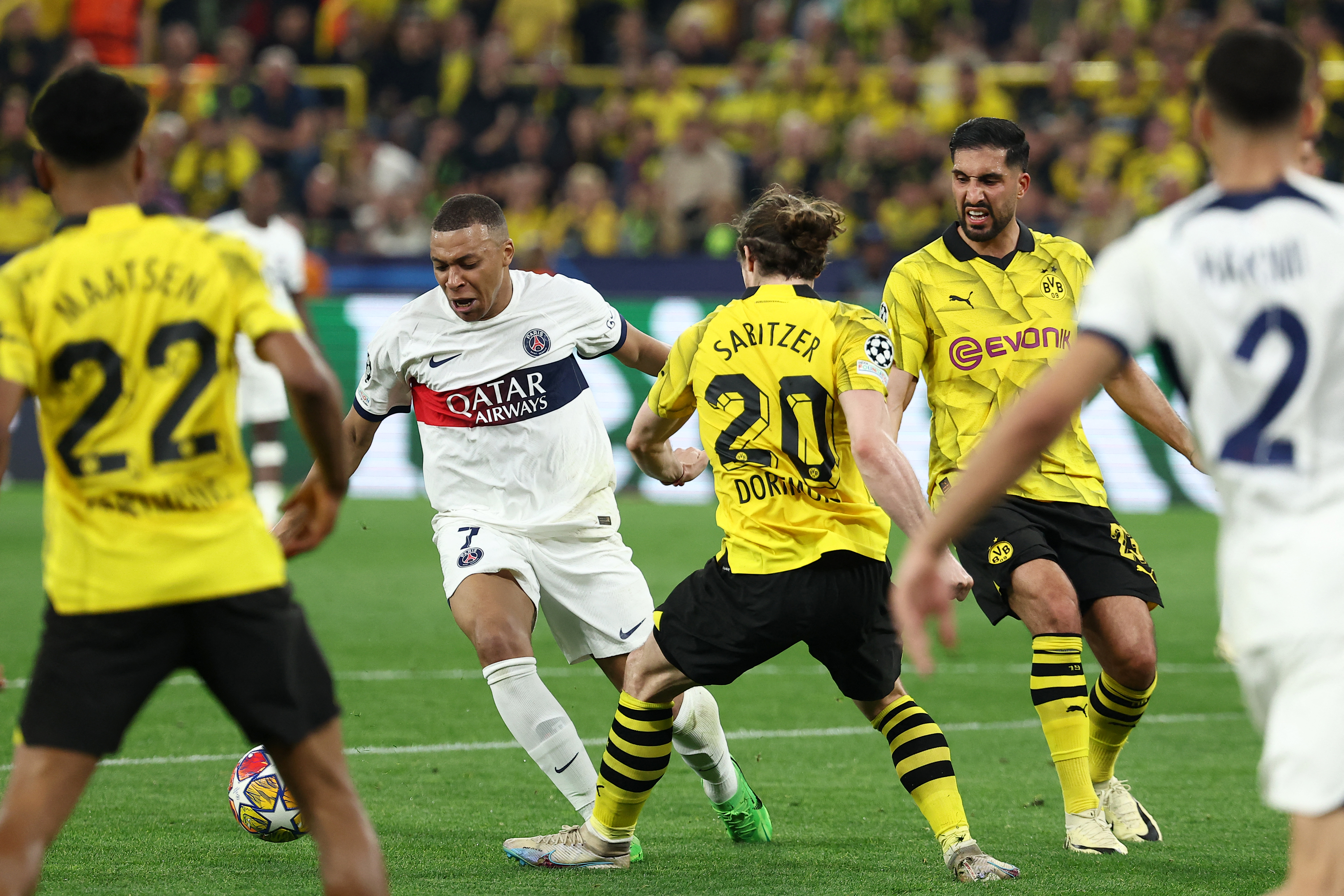 Imágenes del juego de ida entre el Borussia Dortmund y el PSG por las semifinales de la Champions League.