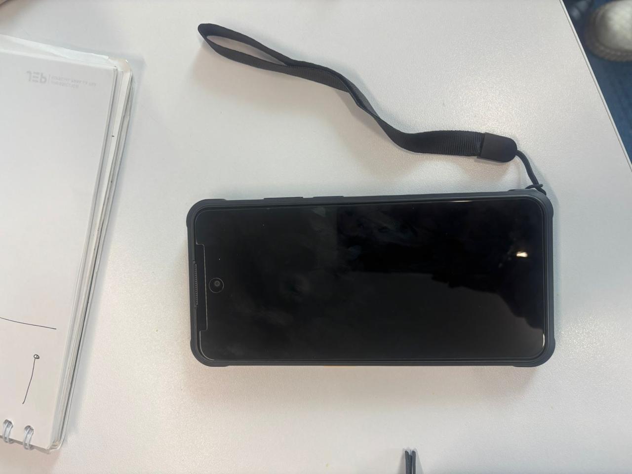 Aunque parece un celular no lo es, sino que cumple las veces de geolocalizador.