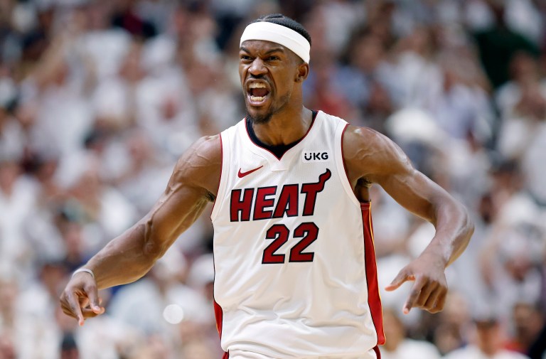 Los Lakers acarician la clasificación y Butler pone a los Bucks ante el abismo