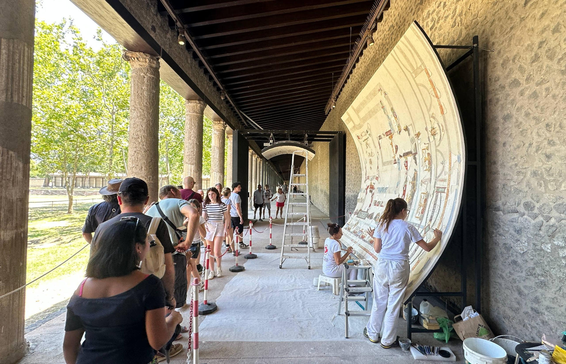 ROMA, 24/07/2026.- El Parque Arqueológico de Pompeya (sur de Italia), la ciudad arrasada por la erupción del Vesubio en el año 79 d. C, presentó este viernes la restauración del techo abovedado de una sala de banquetes de la Casa del Horno, en la Regio IX del yacimiento, que representa las bodas de Dionisio y Ariadna. EFE/ Oficina de prensa del Parque Arqueológico de Pompeya // SOLO USO EDITORIAL/SOLO DISPONIBLE PARA ILUSTRAR LA NOTICIA QUE ACOMPAÑA (CRÉDITO OBLIGATORIO)
