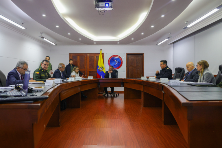 Petro delineó estrategia jurídica y política para darle nuevo piso a su paz total