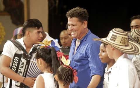 Carlos Vives homenajea al productor Manolo Díaz: "Nadie daba un peso por mis vallenatos"