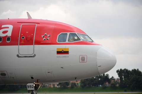 Emergencia en aeropuerto de Pereira: evacuaron a pasajeros de avión por toboganes