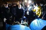 Con granadas aturdidoras, policía dispersó un campamento de migrantes en París