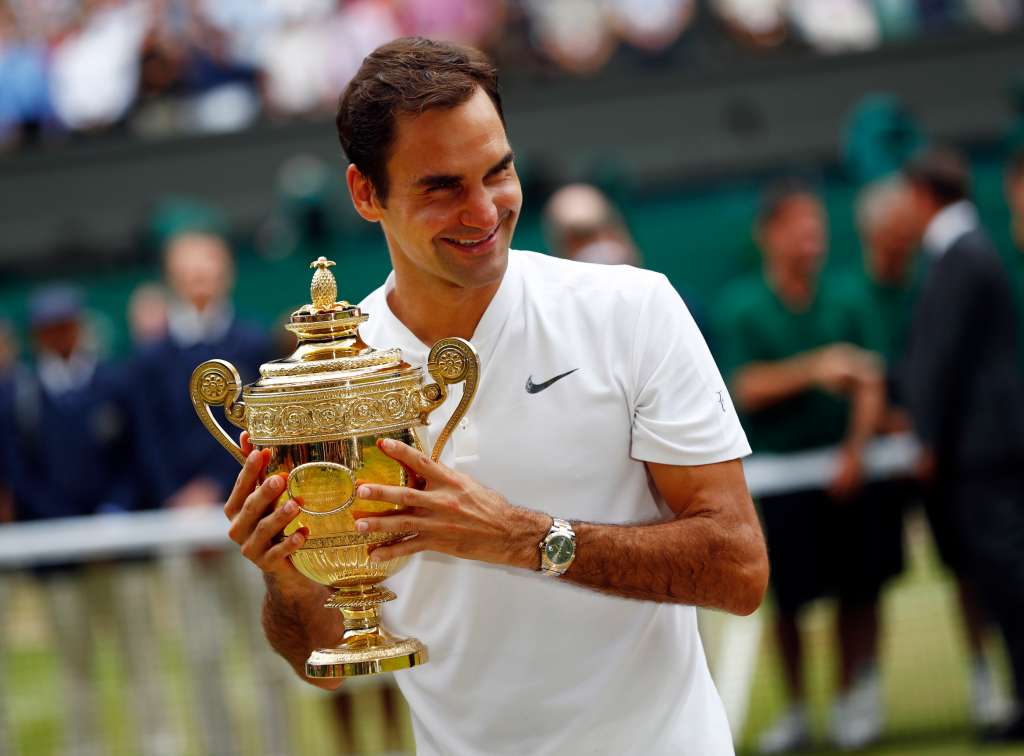 Wimbledon (United Kingdom).- (FILE) - Roger Federer of Switzerland holds the championship trophy following his victory over Marin Cilic of Croatia in the men's final of the Wimbledon Championships at the All England Lawn Tennis Club, in London, Britain, 16 July 2017 (re-issued 15 September 2022). Federer on 15 September 2022 released a statement reading that the Laver Cup held on 23-25 September in London will be his final ATP event to compete in. (Tenis, Croacia, Suiza, Reino Unido, Londres) EFE/EPA/NIC BOTHMA EDITORIAL USE ONLY *** Local Caption *** 53651680