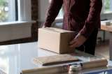 Amazon busca monitorear a sus empleados por medio de un brazalete