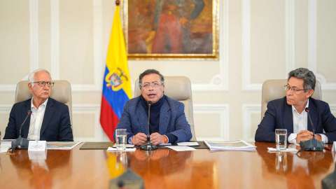 Vacunas serán financiadas por concesiones en vilo: presidente Petro