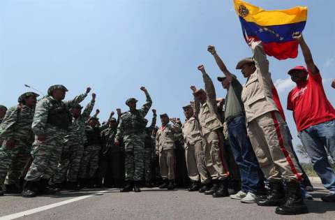 Venezuela hace ejercicio cívico-militar en la frontera: "Por aquí no pasa nada"