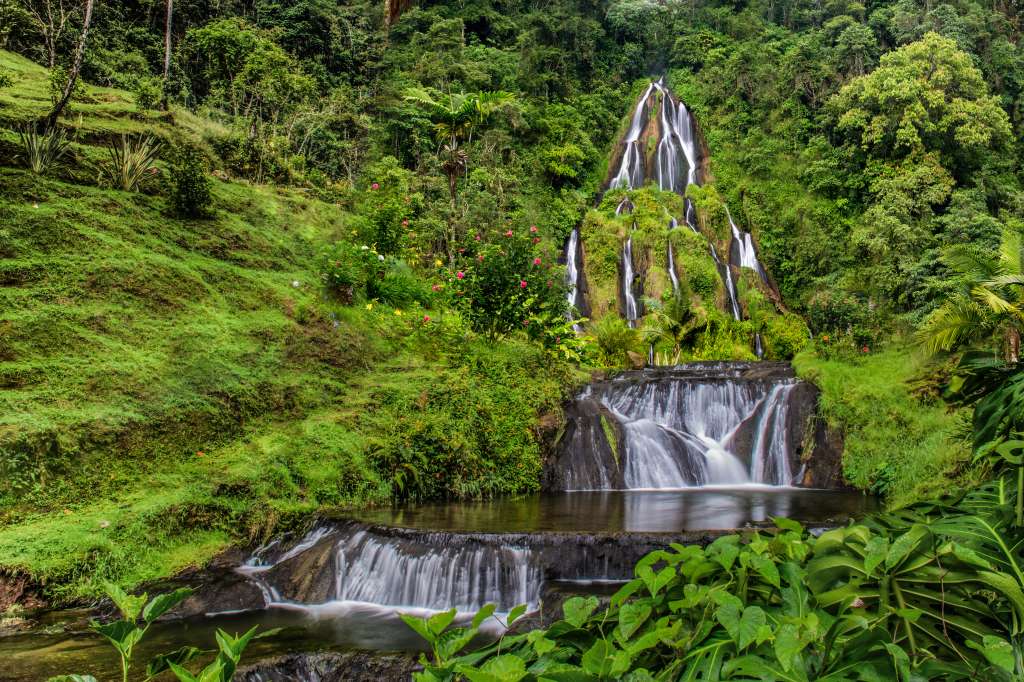 Cascada Santa Helena, en los Termales Santa Rosa de Cabal - Santa Rosa de Cabal, Risaralda.