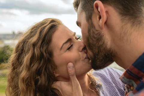 Día internacional del beso robado: ¿Qué es y por qué se celebra hoy?