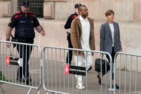 Esposa de Dani Alves publicó foto con el futbolista tras su salida de la cárcel