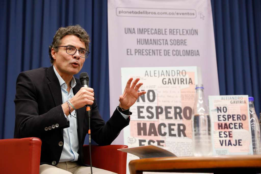 BOG400. BOGOTÁ (COLOMBIA), 01/03/2023.- El exministro de educación Alejandro Gaviria habla hoy durante la presentación de su libro No espero hacer ese viaje, en el Gimnasio Moderno en Bogotá (Colombia). EFE/Carlos Ortega