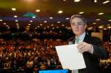 Uribe propone gravar altas pensiones de expresidentes