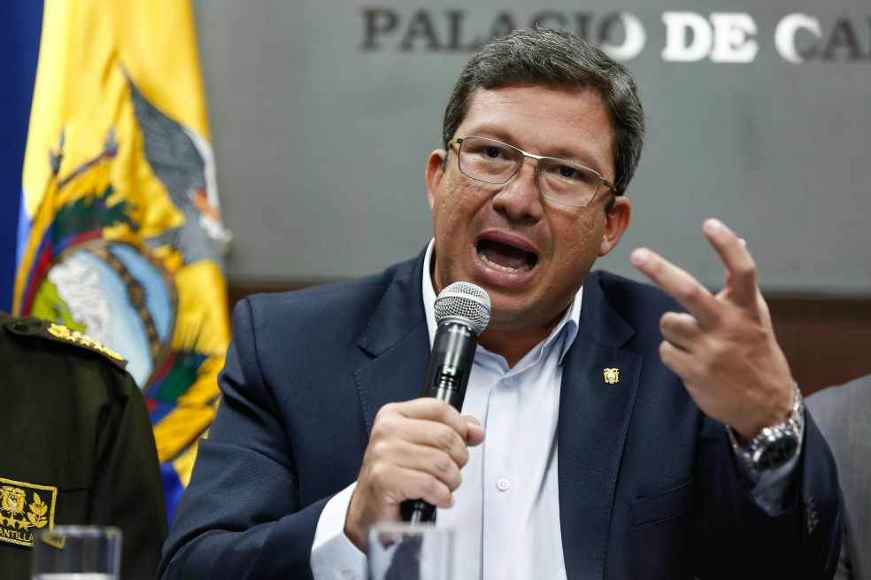 El ministro del Interior ecuatoriano, César Navas, aseguró que el estado de salud de los periodistas es bueno. / EFE