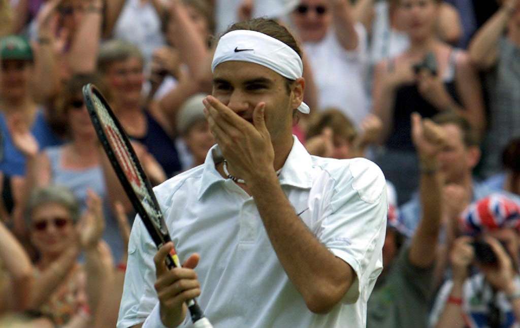 Wimbledon (United Kingdom), 02/07/2001.- (FILE) - Swiss Roger Federer celebrates after winning his fourth round match against US player Pete Sampras at the All England Tennis Championships in Wimbledon on Monday, 02 July 2001 (reissued 15 September 2022). Federer on 15 September 2022 released a statement reading that the Laver Cup held on 23-25 September in London will be his final ATP event to compete in. (Tenis, Reino Unido, Londres) EFE/EPA/GERRY PENNY EDITORIAL USE ONLY *** Local Caption *** 99301086