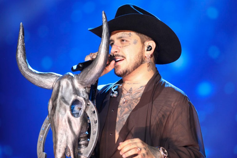 Christian Nodal, Pipe Bueno y Mujeres a la Plancha brillaron en Bogotá