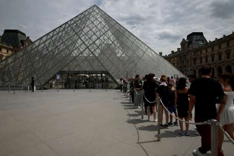 El Louvre en crisis: deterioro, falta de personal y obras en peligro