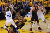 Los Warriors toman ventaja de 2-0 en serie final de NBA sobre los Cavaliers
