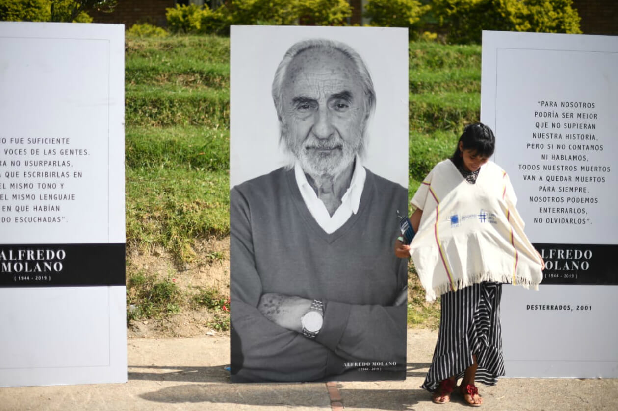 El evento es también un homenaje al periodista Alfredo Molano, quien murió en octubre y era uno de los comisionados de la verdad. / Gustavo Torrijos - El Espectador