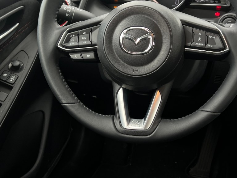 Mazda 2 Grand Touring LX Carbon Edition con motor de 2.0 litros.