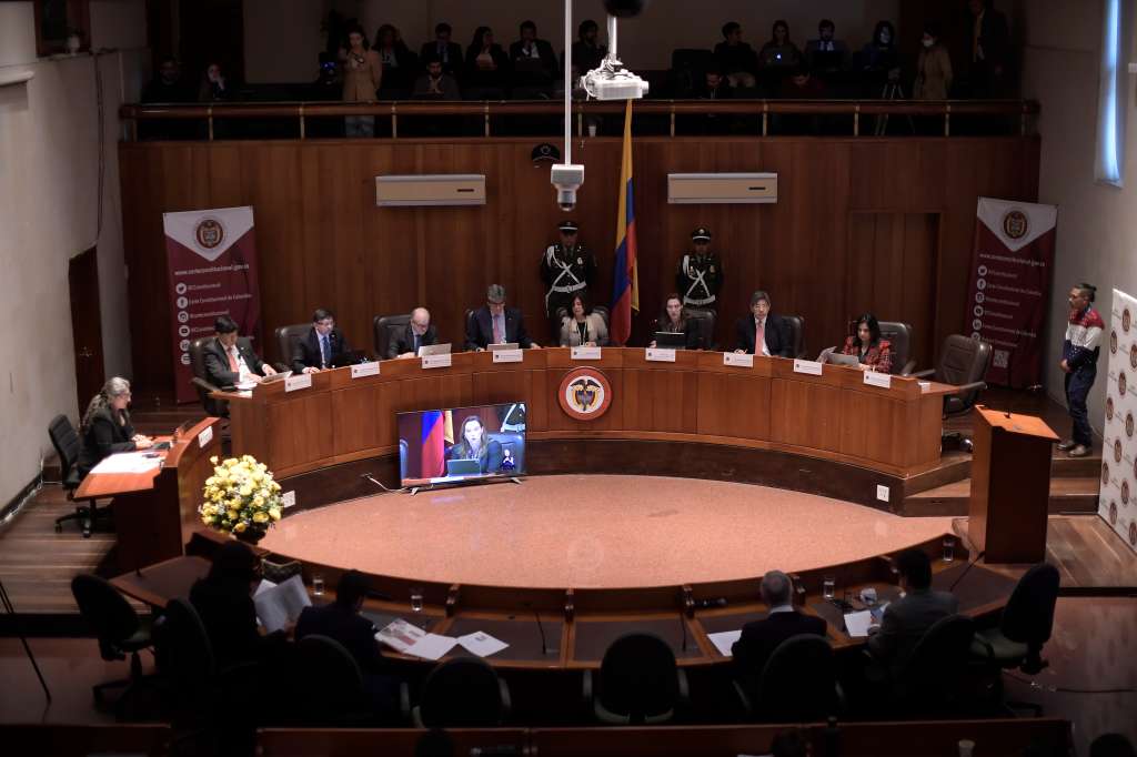La Corte Constitucional recibió los argumentos a favor y en contra de la llamada ley de paz total, con la que el gobierno de Gustavo Petro puede entablar diálogos con grupos armados ilegales, como el Clan del Golfo y disidencias de las FARC.