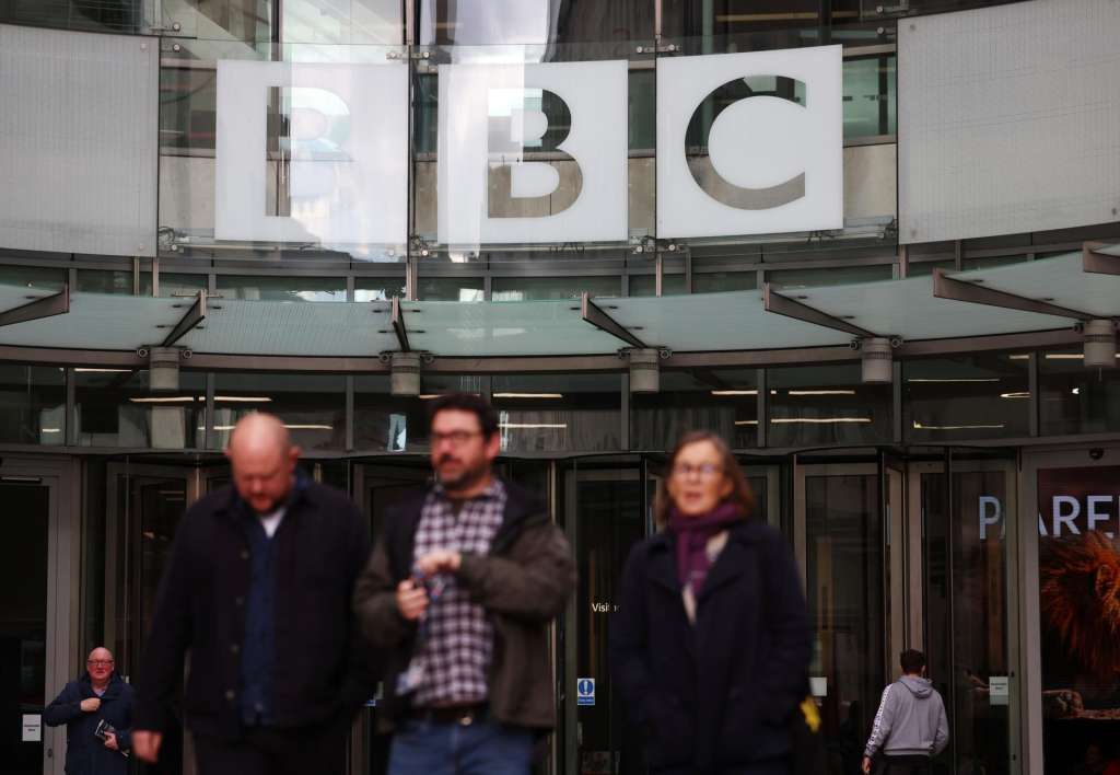 LONDON (United Kingdom), 12/11/2025.- The BBC Broadcasting House in London, Britain, 12 November 2025. US President Donald Trump is threatening to sue the BBC for $1bn (£760m), claiming the UK media organisation made 'false, defamatory, disparaging, misleading, and inflammatory statements about him' over the editing of a speech by Trump on 6 January 2021 in a Panorama documentary. (Reino Unido, Londres) EFE/EPA/ANDY RAIN